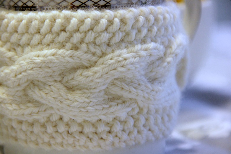 knit cabled mug cozy