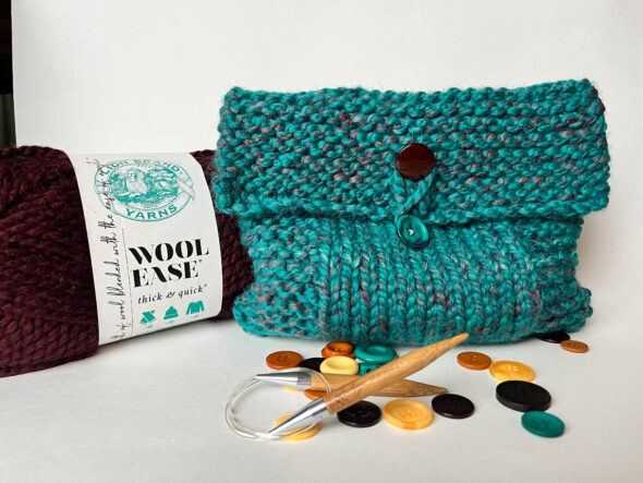 Learn how to knit a simple project pouch with this free knitting pattern for beginners