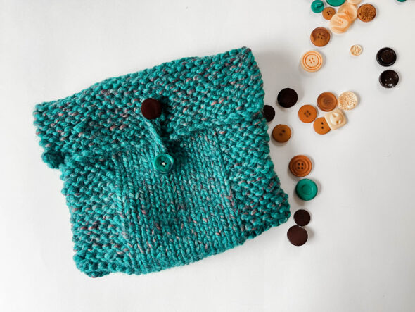 Simple knitted project pouch - perfect free knitting pattern for beginners